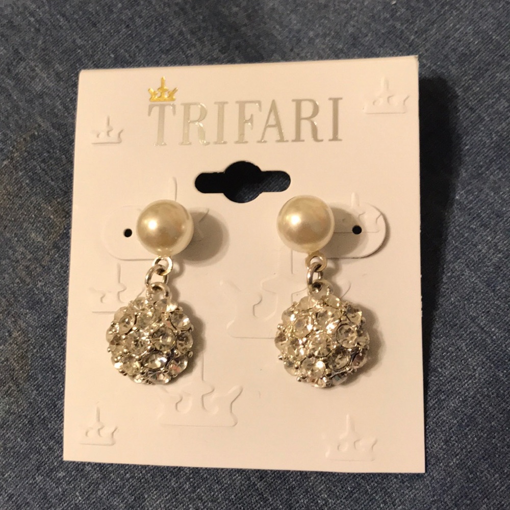 Post earrings